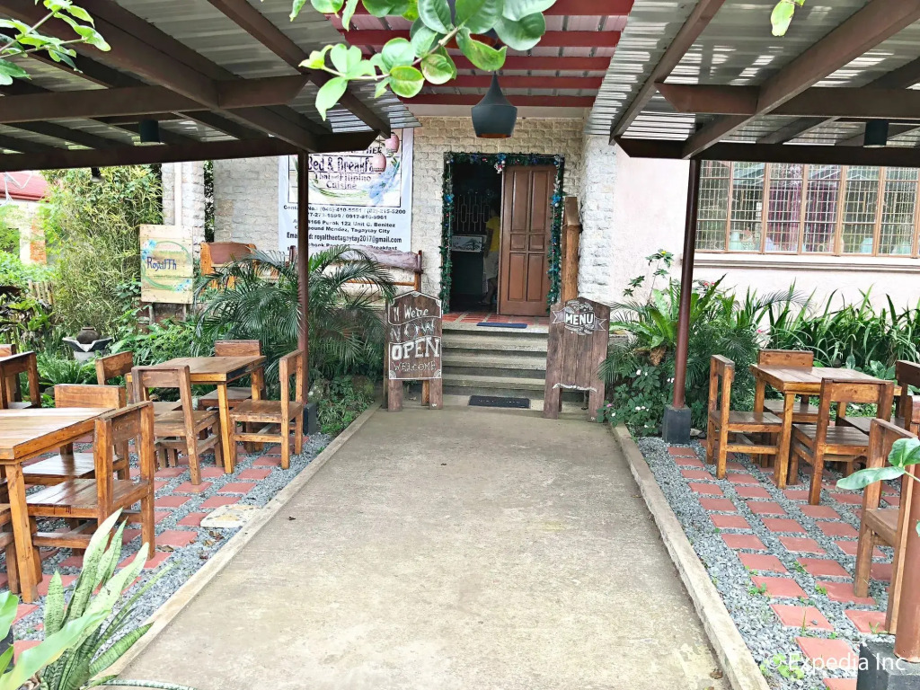 Royal Thee Bed & Breakfast