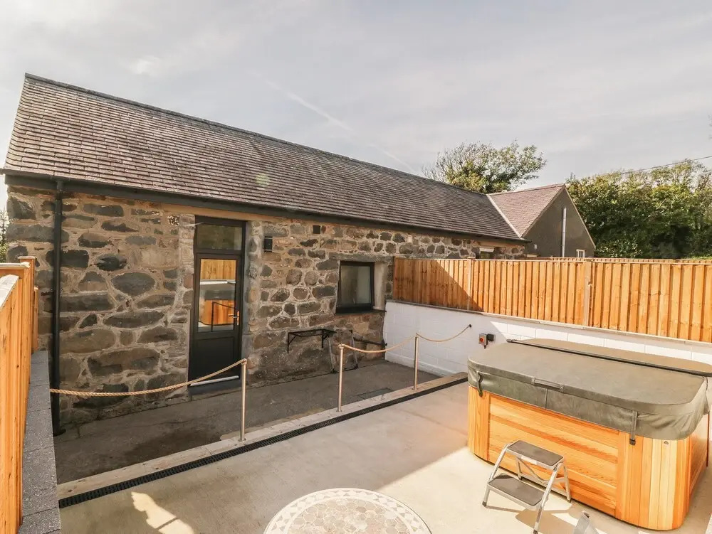 Tyddyn Sianel - Derw