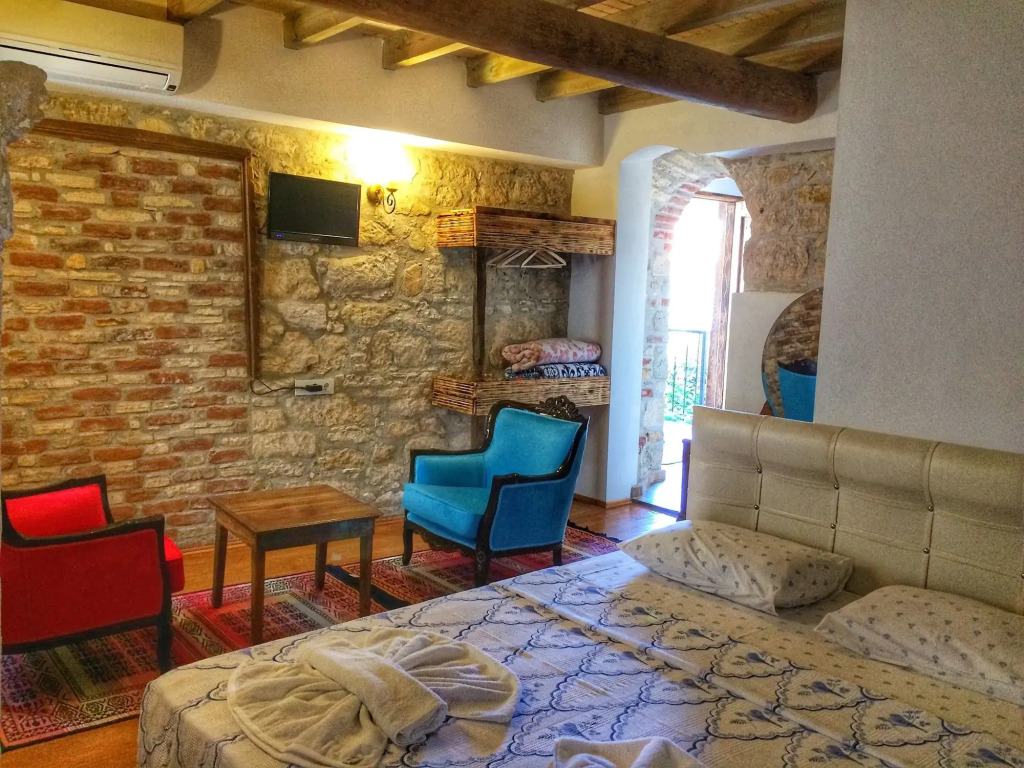 Parmis Boutique House