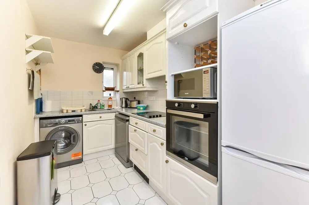 Superb Two Bedroom Flat By The Water - Great Views