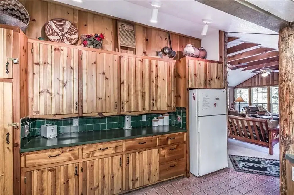 Main Stay - Four Bedroom Cabin with Hot Tub