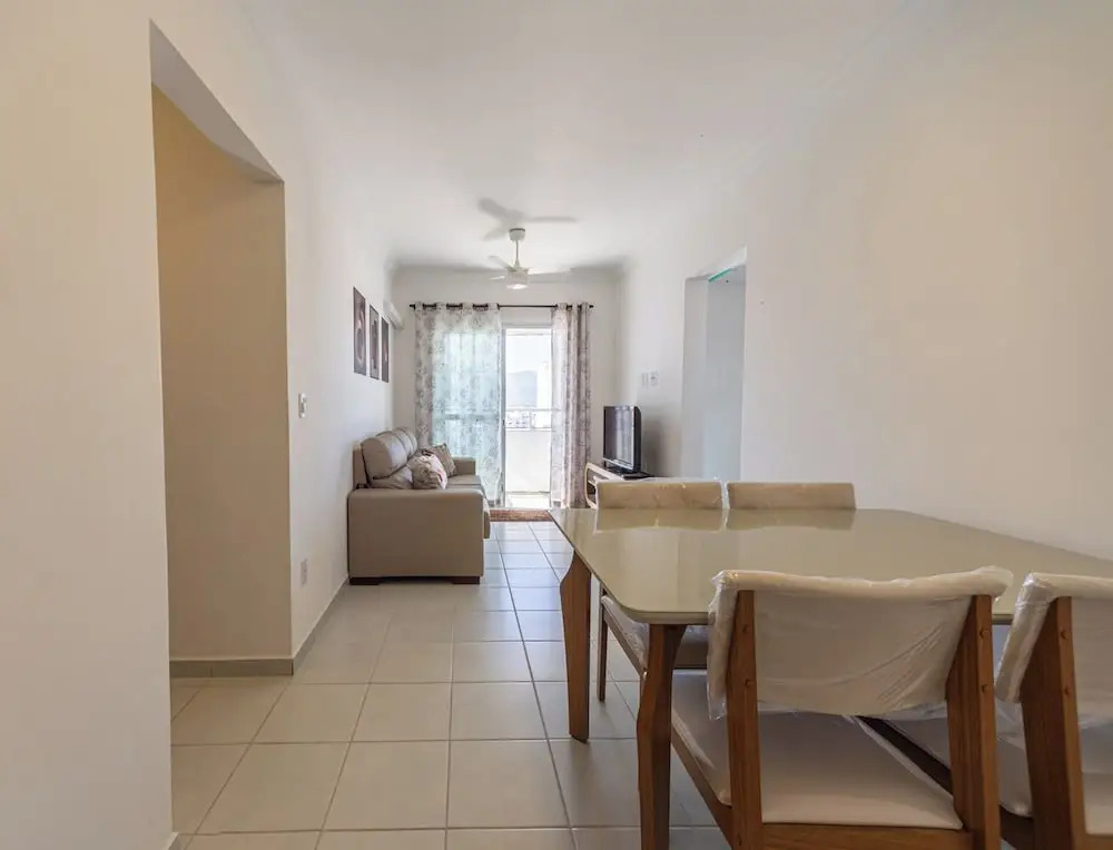 Apto com Ar e 2 Dorm na Vila Mirim Perto da Praia