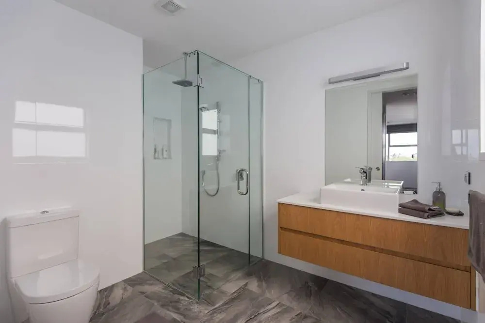 Spacious High-Spec Luxury Home with Garage
