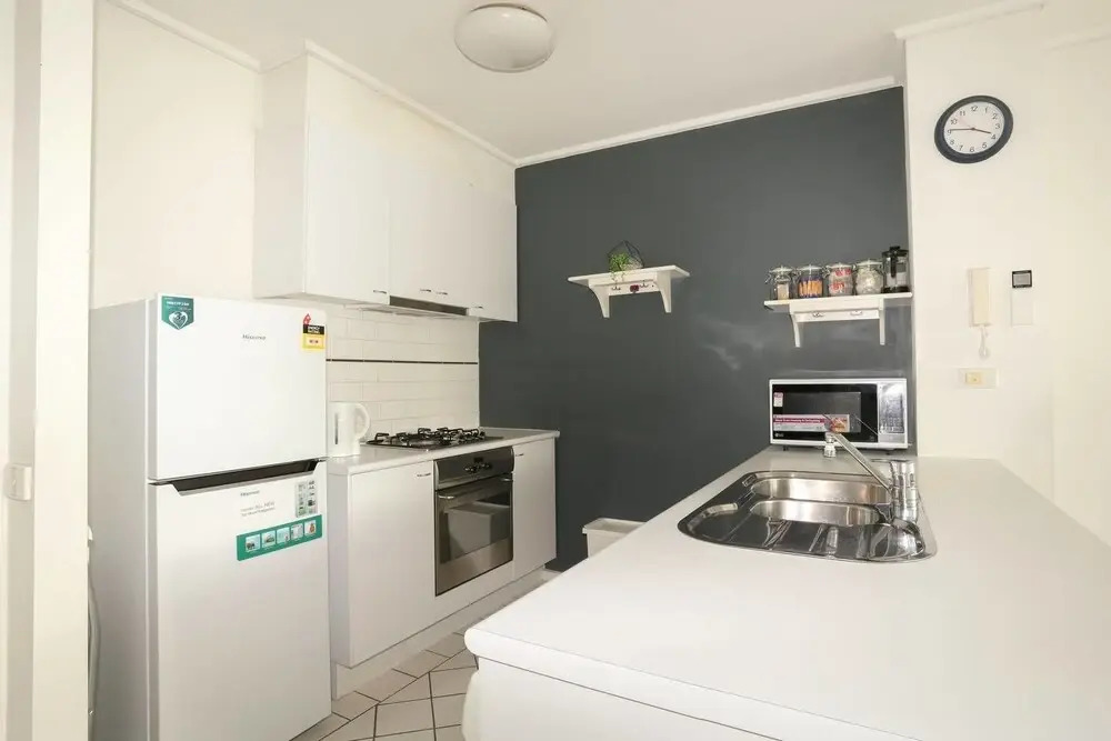 Two Bedrooms near Crown with Free WiFi and Carpark