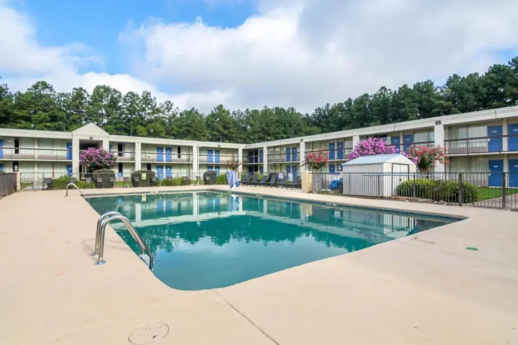 Motel 6 Conyers