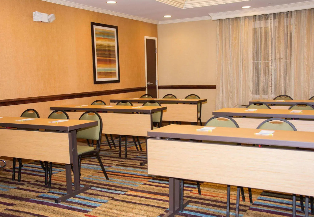 Fairfield Inn & Suites Butler