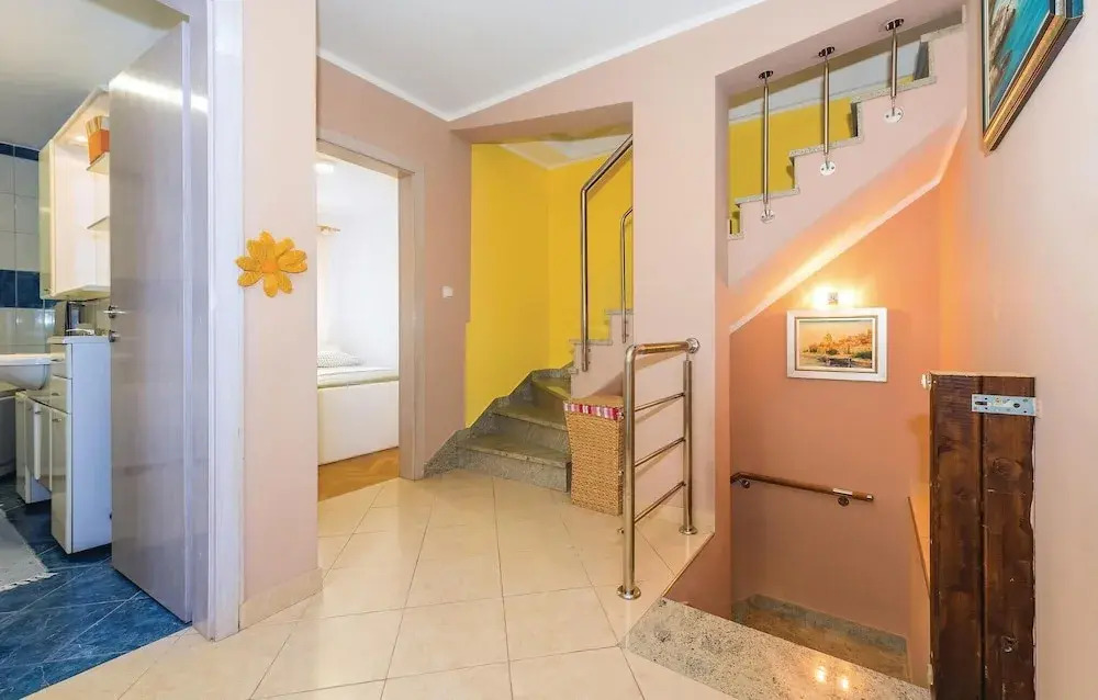 Three-Bedroom Holiday Home In Sibenik