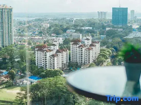 Twin Galaxy Residence w Balcony nr KSL by Ourstay