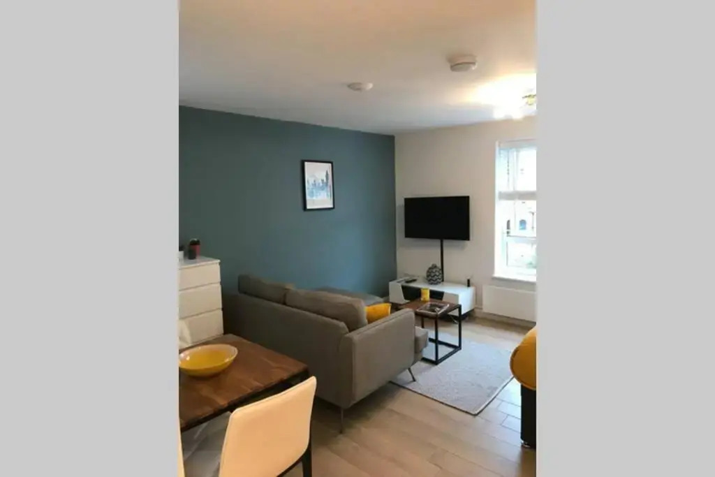 Alison15 - Superior Clifton Studio Apartment