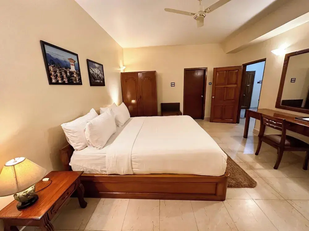 lhaki Hotel