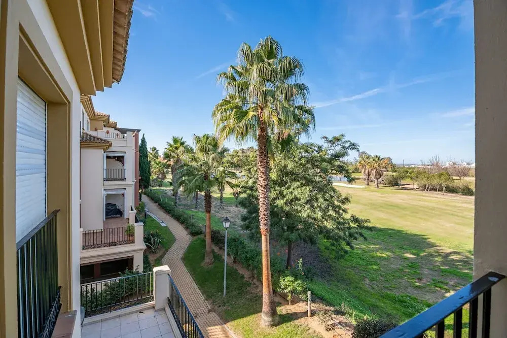 Golf & Riverside Apartment in Isla Canela