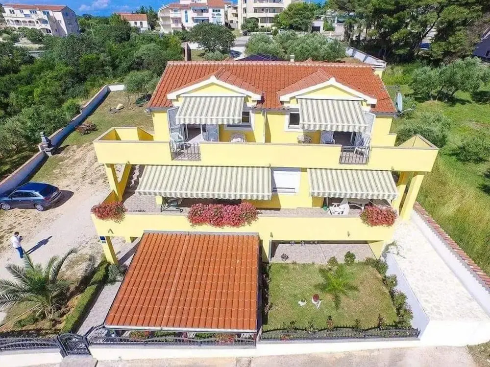 Relax House