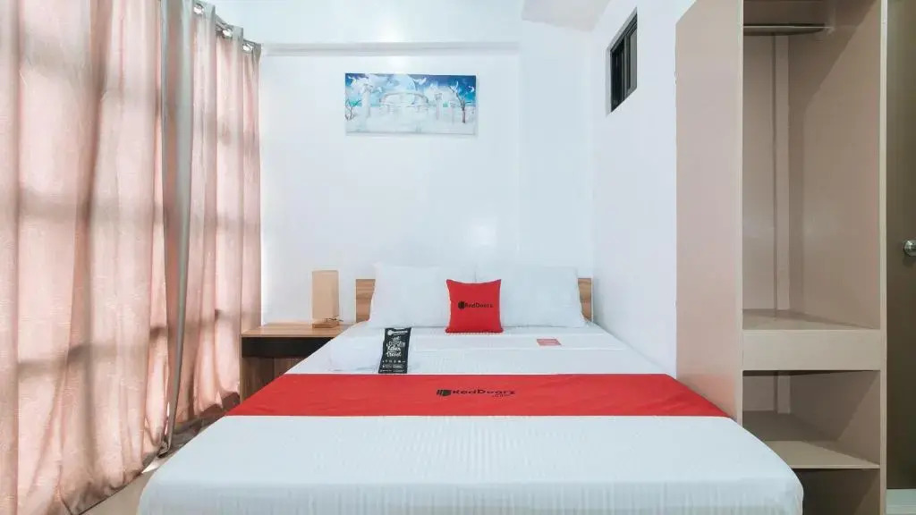 RedDoorz Near Iloilo International Airport