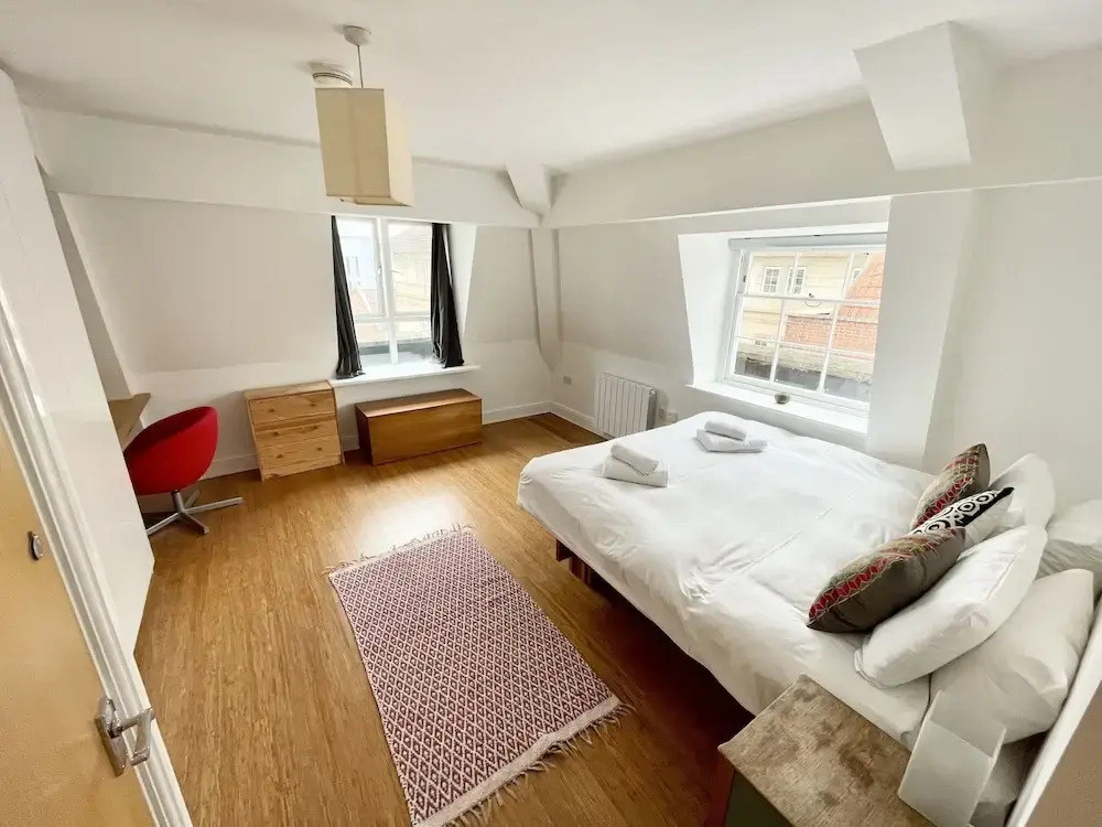 Bright 1 Double bed Apartment Near Cabot Circus