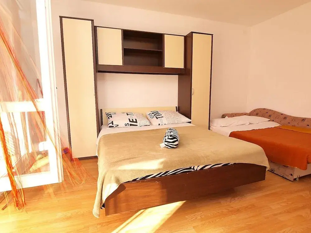 Apartment 785