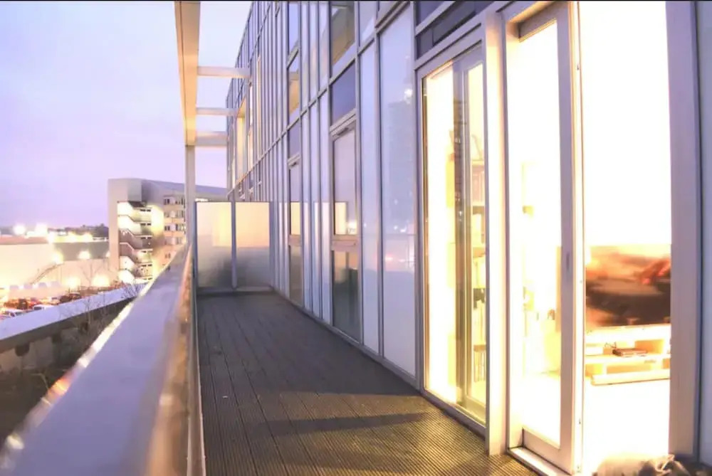 Modern 3 Bedroom Top Floor Apartment