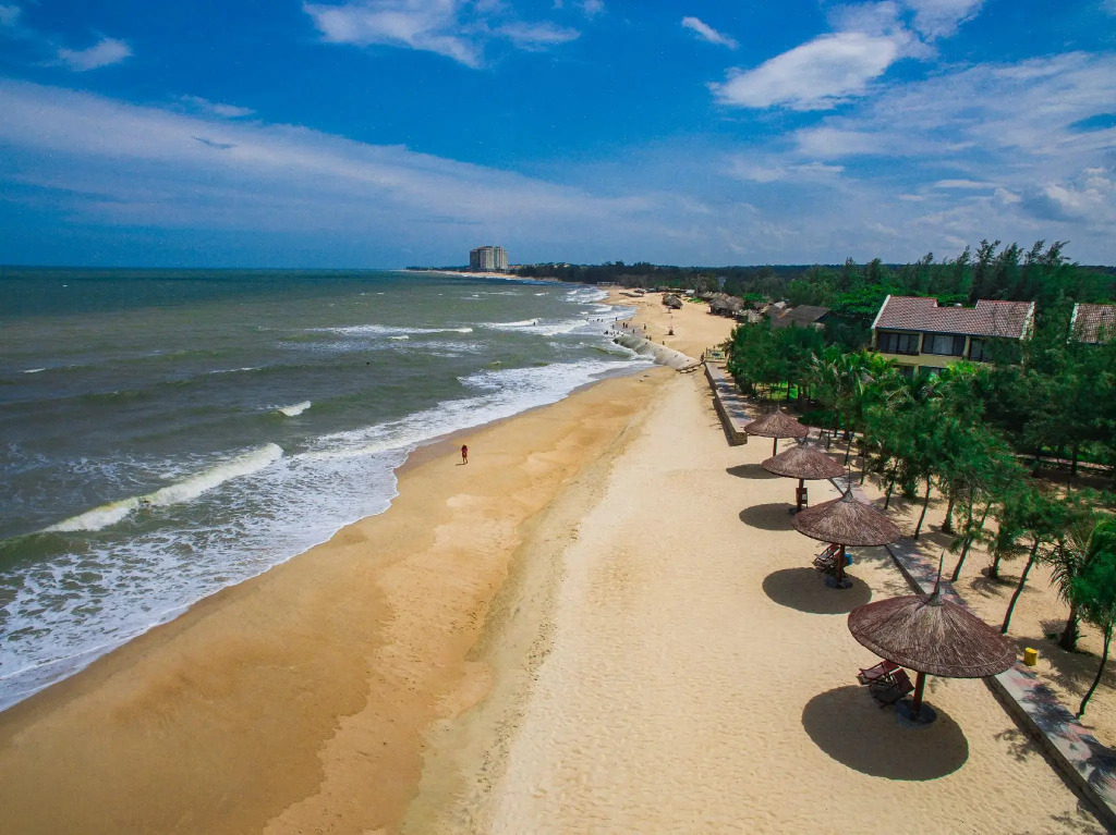 Huong Phong Ho Coc Beach Resort