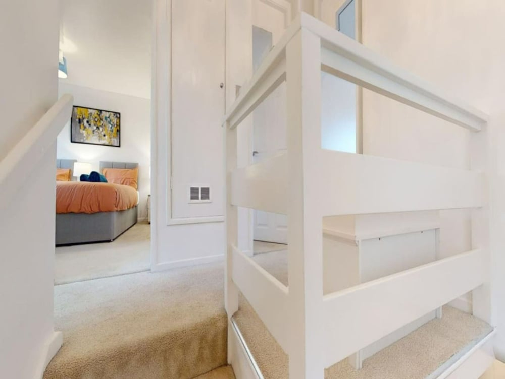 Comfort Stay Slough 3BR Home for Groups Families