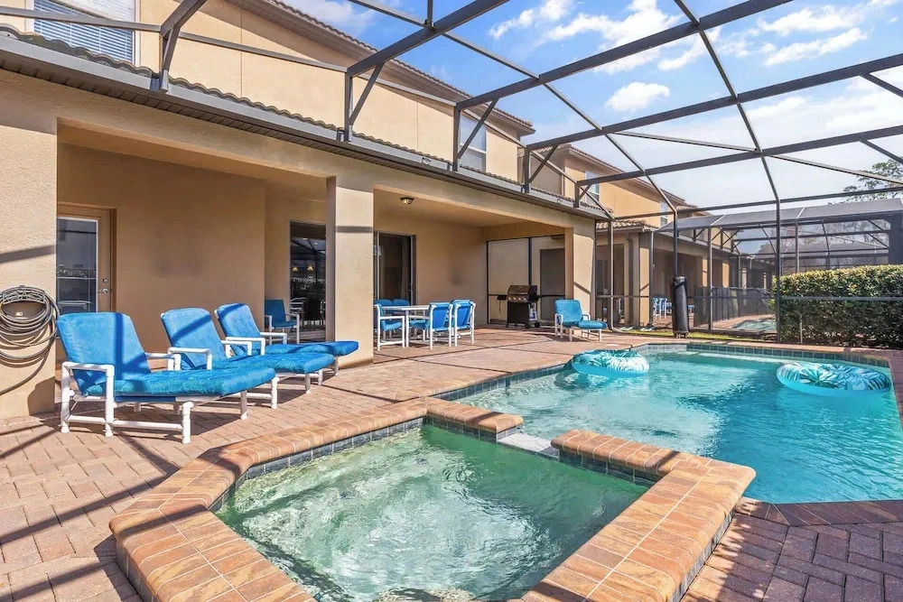Upstay: Renovated 9BR Home w Theater & Games Room