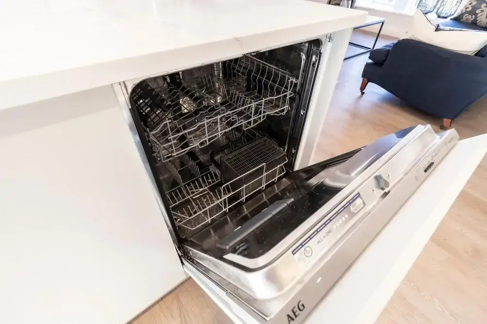 NEW Sleek & Stylish 2BD Flat - Heart of Haworth