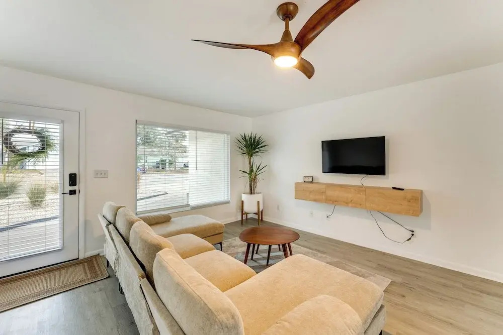 Nokomis Home w/ Screened Pool, 3 Mi to Beaches!