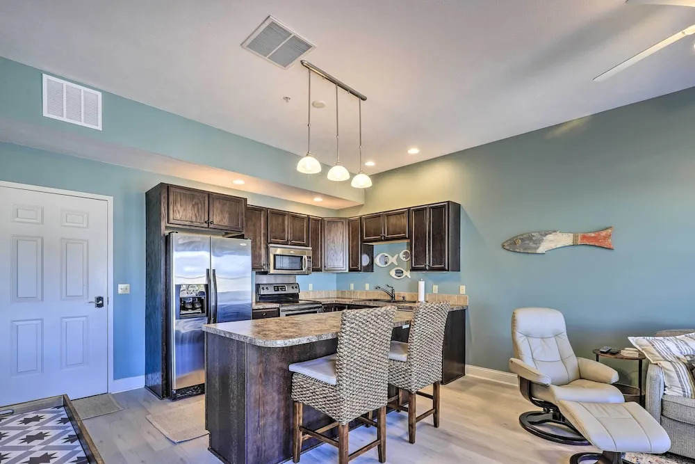Dtwn Ludington Condo: Balcony, Walk To Beach!