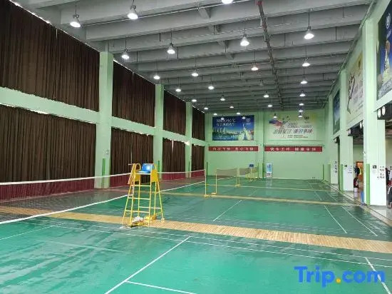 LI DUN HUA JU HOTEL (Huanggang Spreading Love Lake Park)