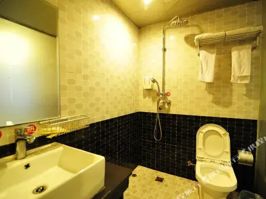 Pai Hotel (Guiyang Dashandong Yunfeng Road Subway Station)
