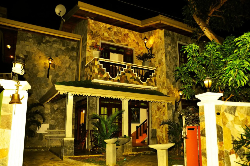 Villa Aroshina with Free drop off and pick up Galle city by Tuk Tuk