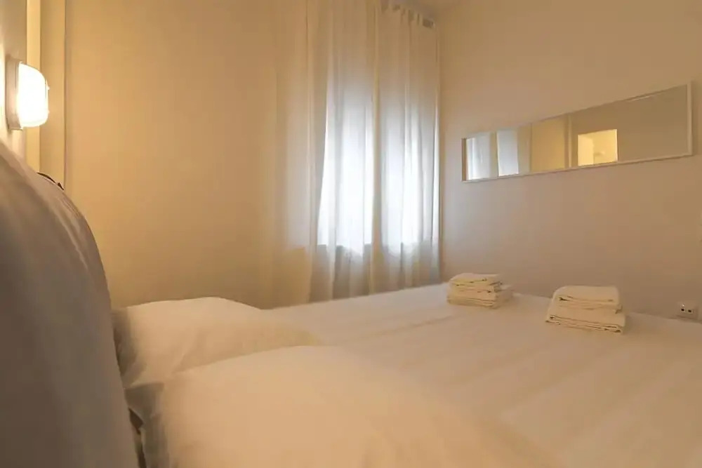 Brand new , Stylish 2 bedroom apartment