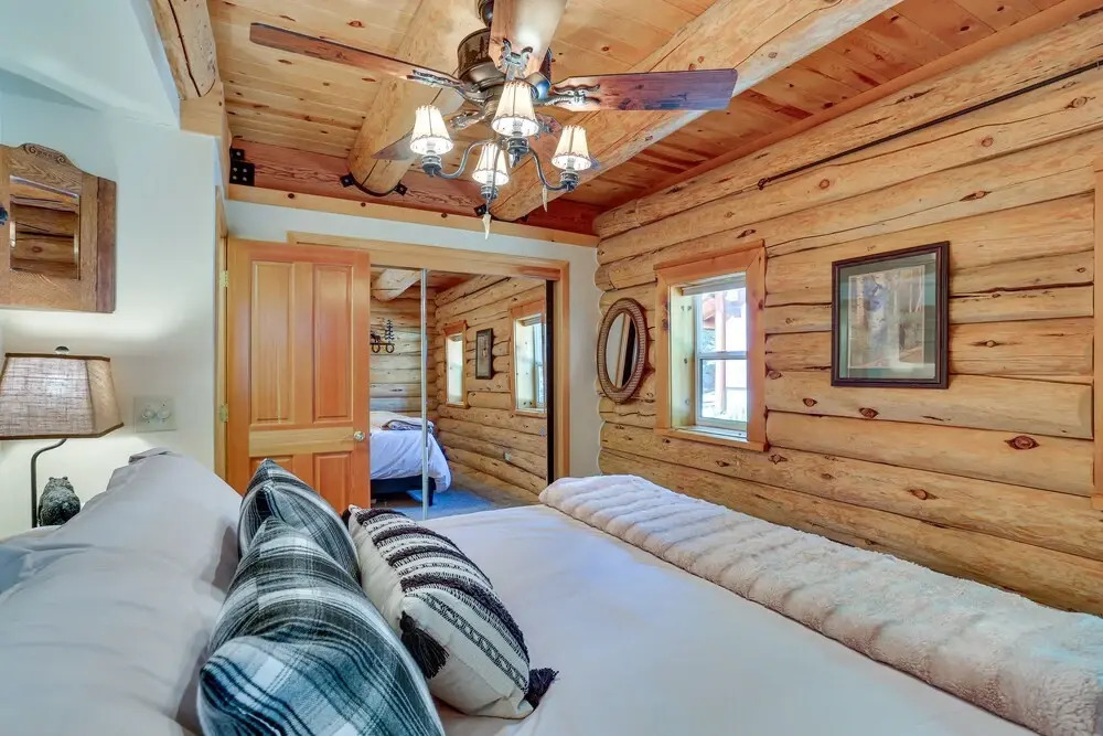 Lake Almanor Cabin w/ Deck & Beach Access