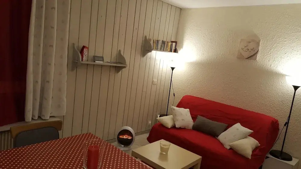 Studio in Praloup, With Wonderful Mountain View and Furnished Terrace