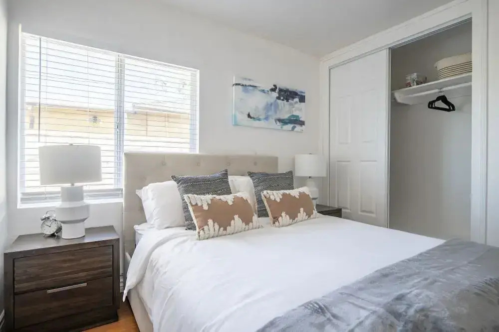 Charming Spacious Home - Modern Comforts, Prime Location