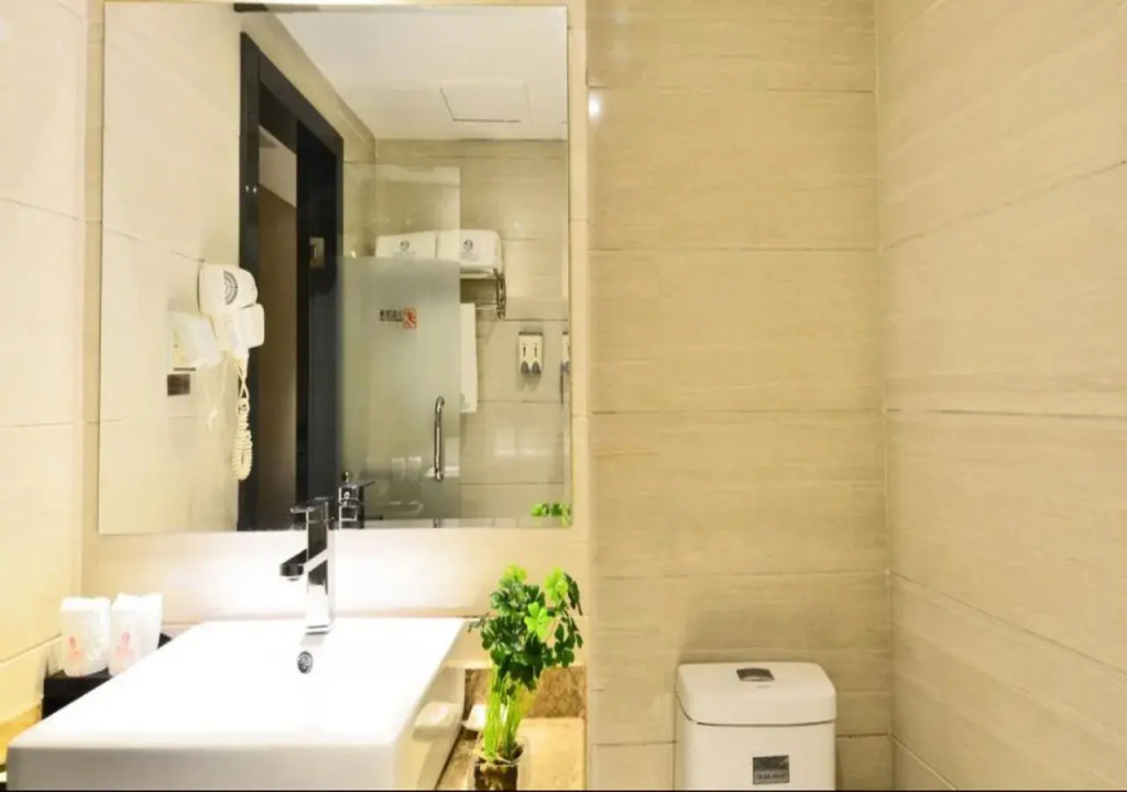 Yingshang Jinyi Hotel (Dade Road Branch)