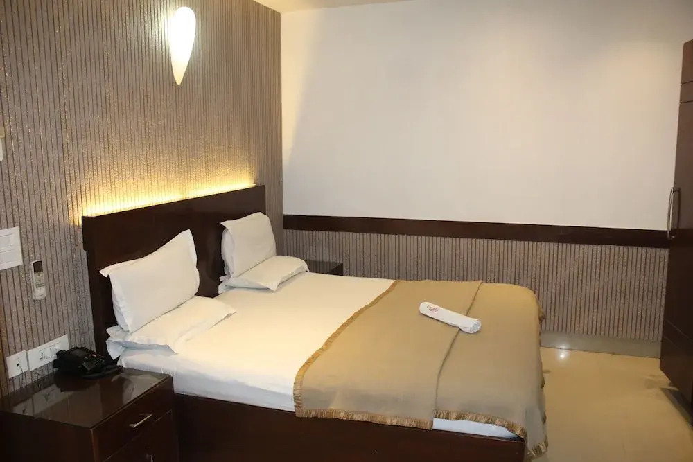 Flourish Inn Saket opposite Max Hospital