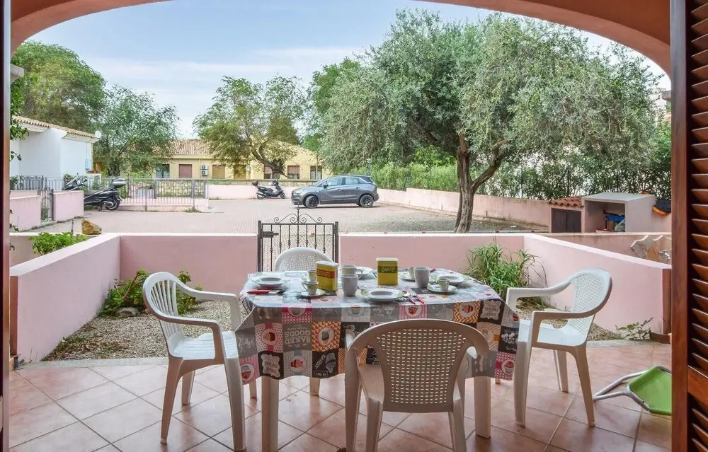 2 Bedroom Stunning Home In Straulas