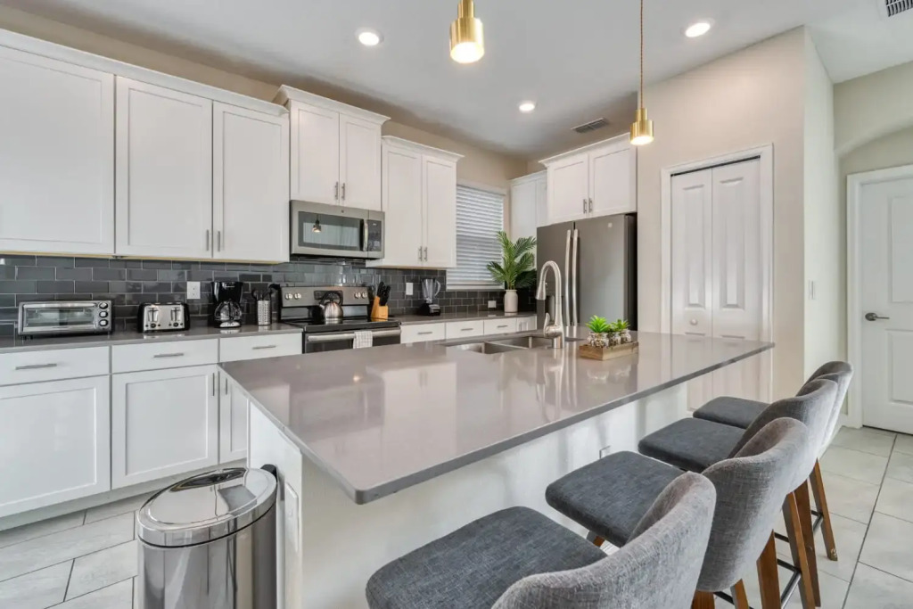 Luxury 5 bedroom House near Disney and Attractions