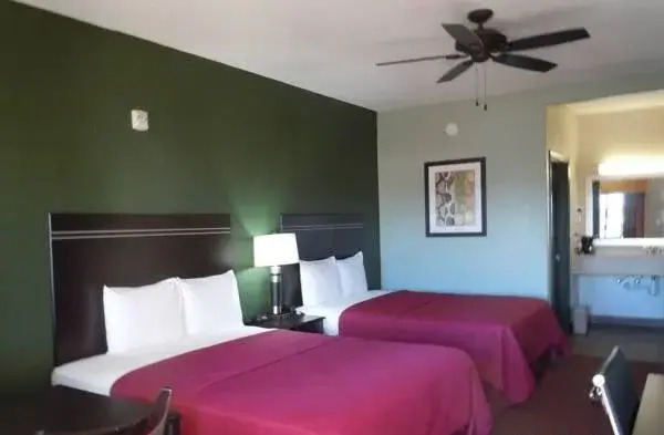 Stockdale Inn & Suites