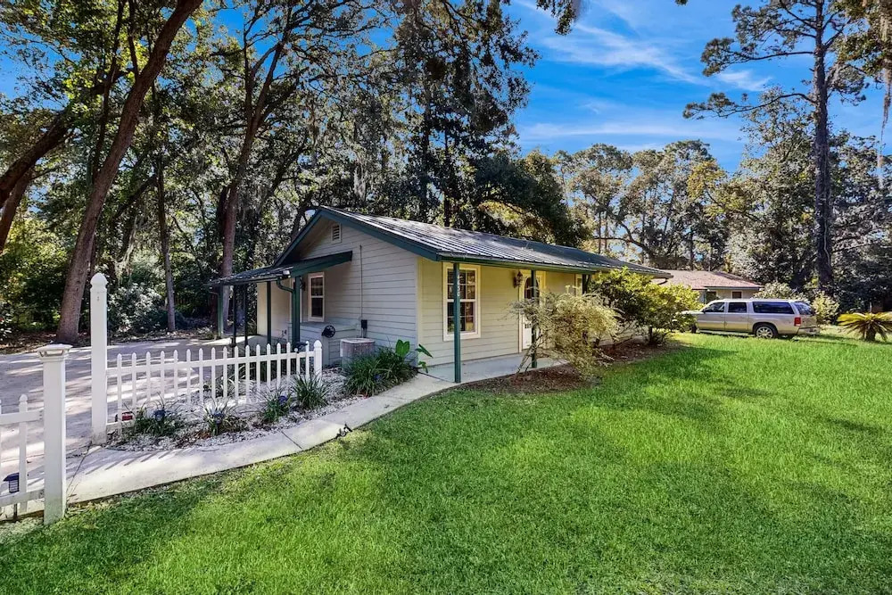 Cozy Cottage Near the Beach With Internet, AC, Washer/dryer