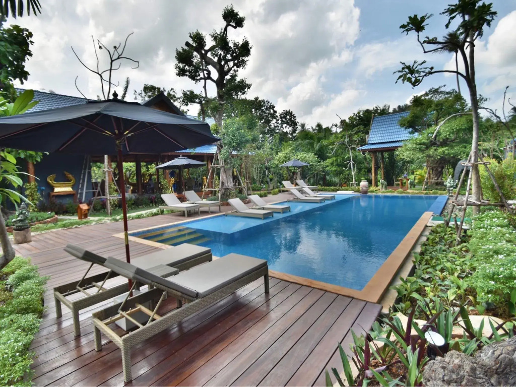 The Nine Thipthara Klongson Resort