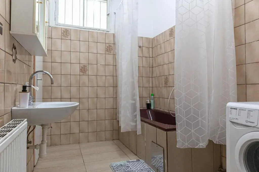 Central 3BR Shared Apartment - Bookable in Lockdown