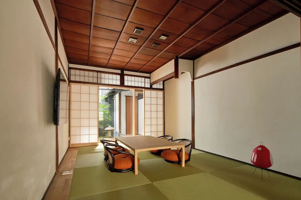 YADORU KYOTO HANARE Shirotaki No Yado