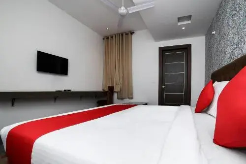 Oyo 24806 Hotel Pine