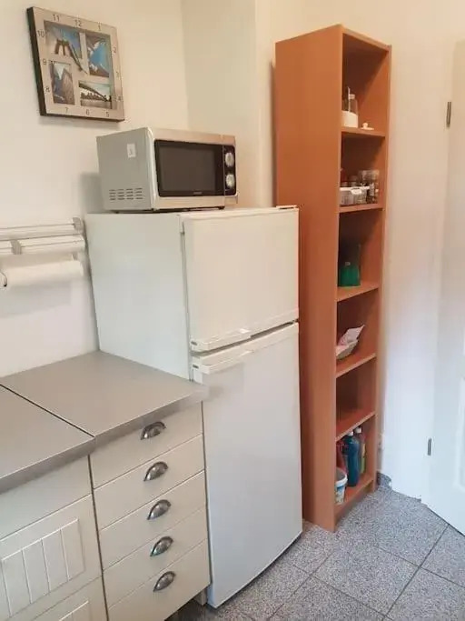 Deli 106