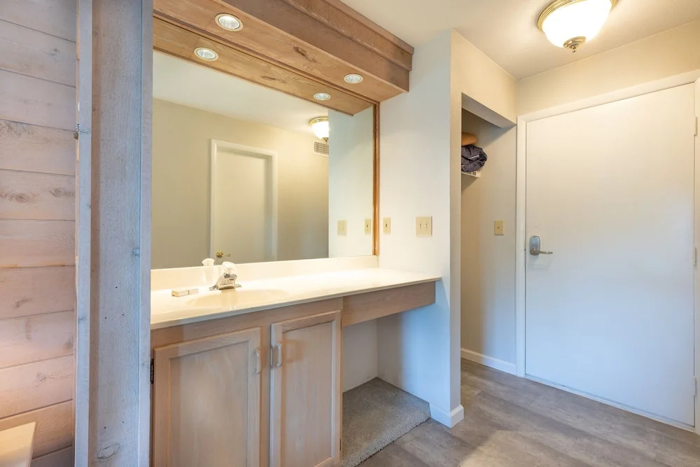 Stoneridge 3BR Standard Condo, Sleeps 8 by RedAwning