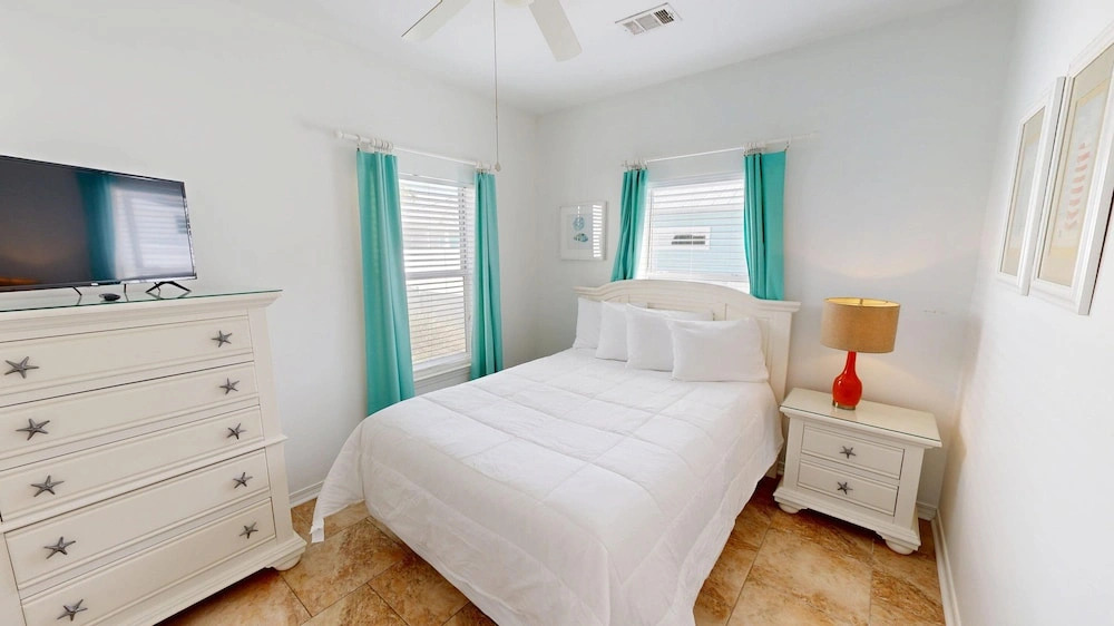 Toes In The Sand 4 Bedroom Home