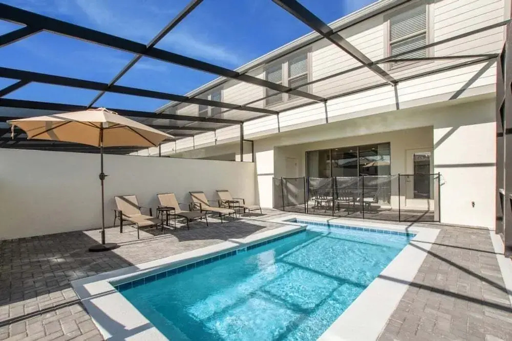 Beautiful 5 Bed Pool Home At Resort- No Resort Fee 5 Bedroom Townhouse