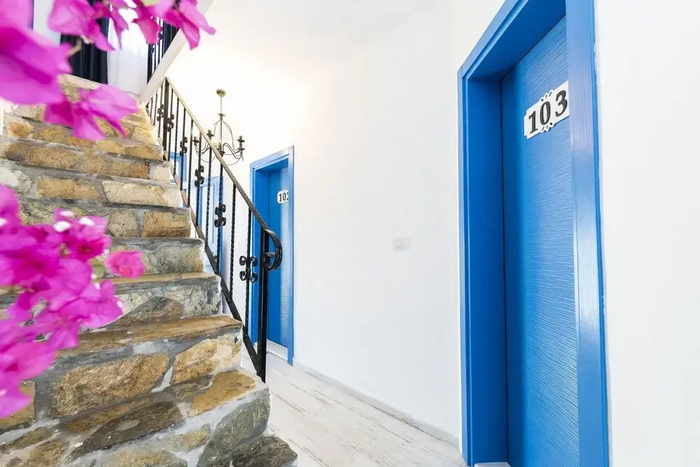 Delos Hotel