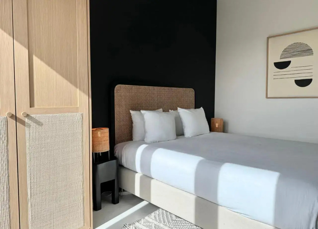 3 Room Luxury Design Apartment