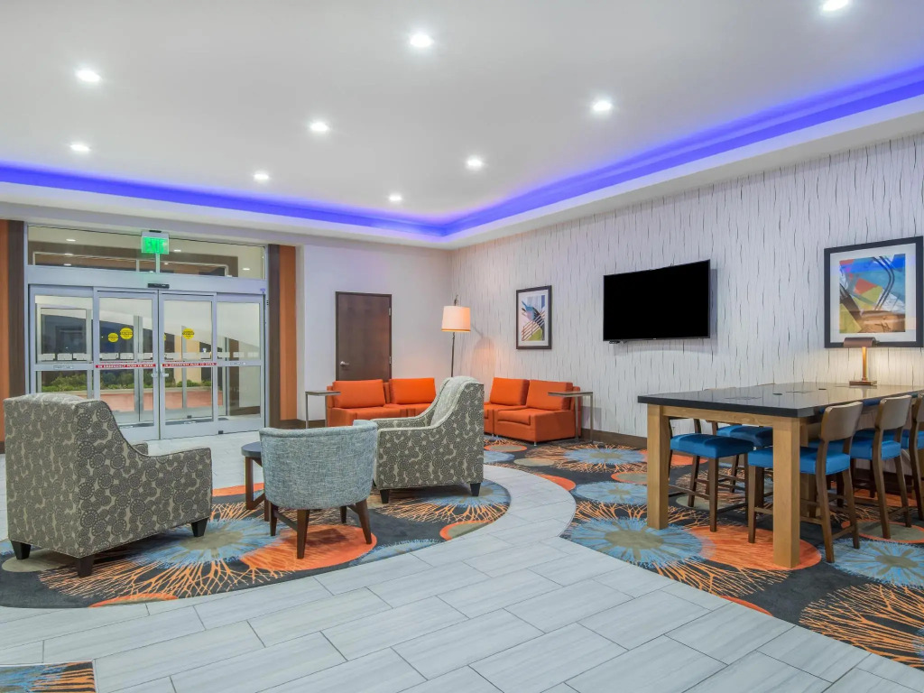 Holiday Inn Express & Suites Stillwater - University Area by IHG